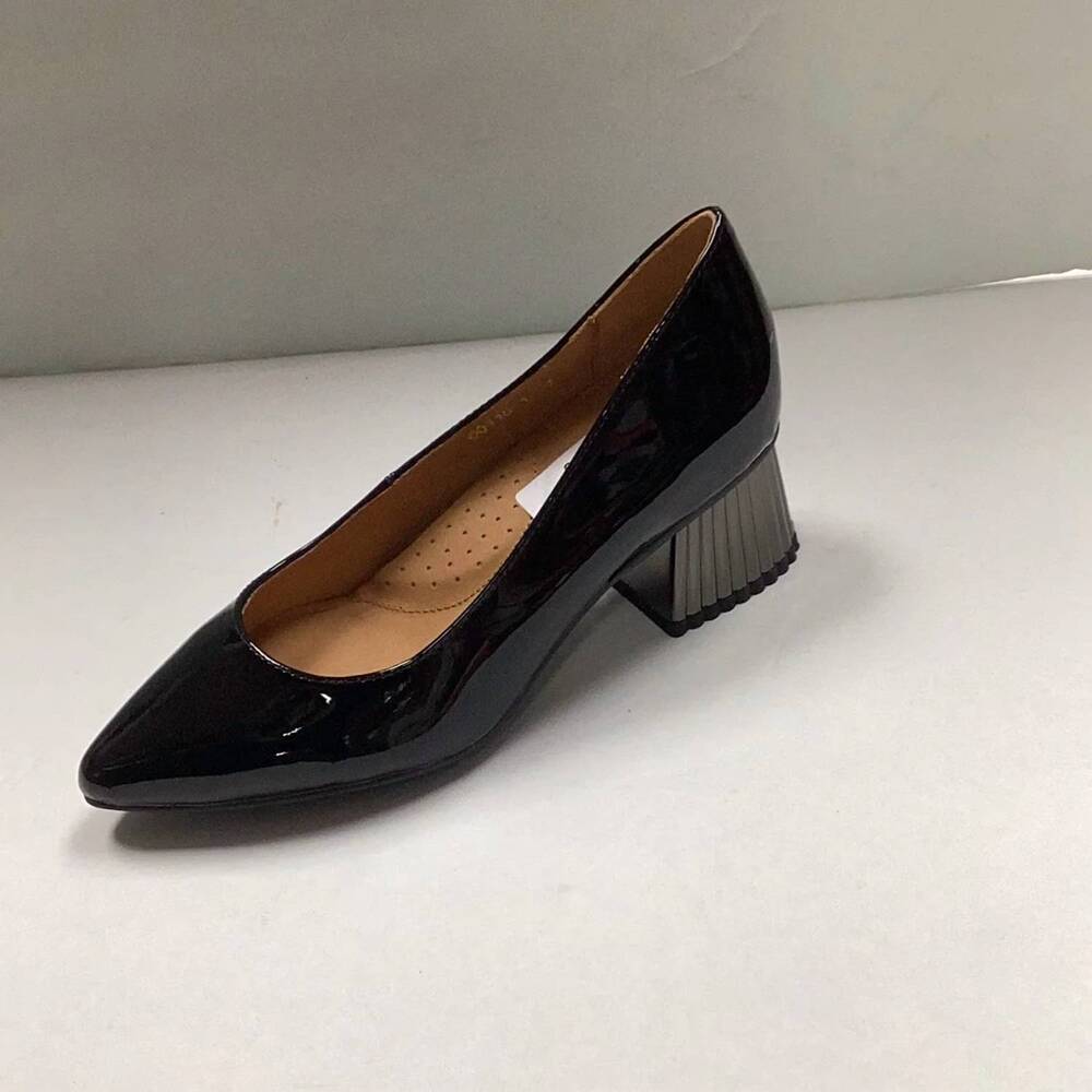 NEW 1936 women's saveria plain fan mid pump in black patent/pewter heel